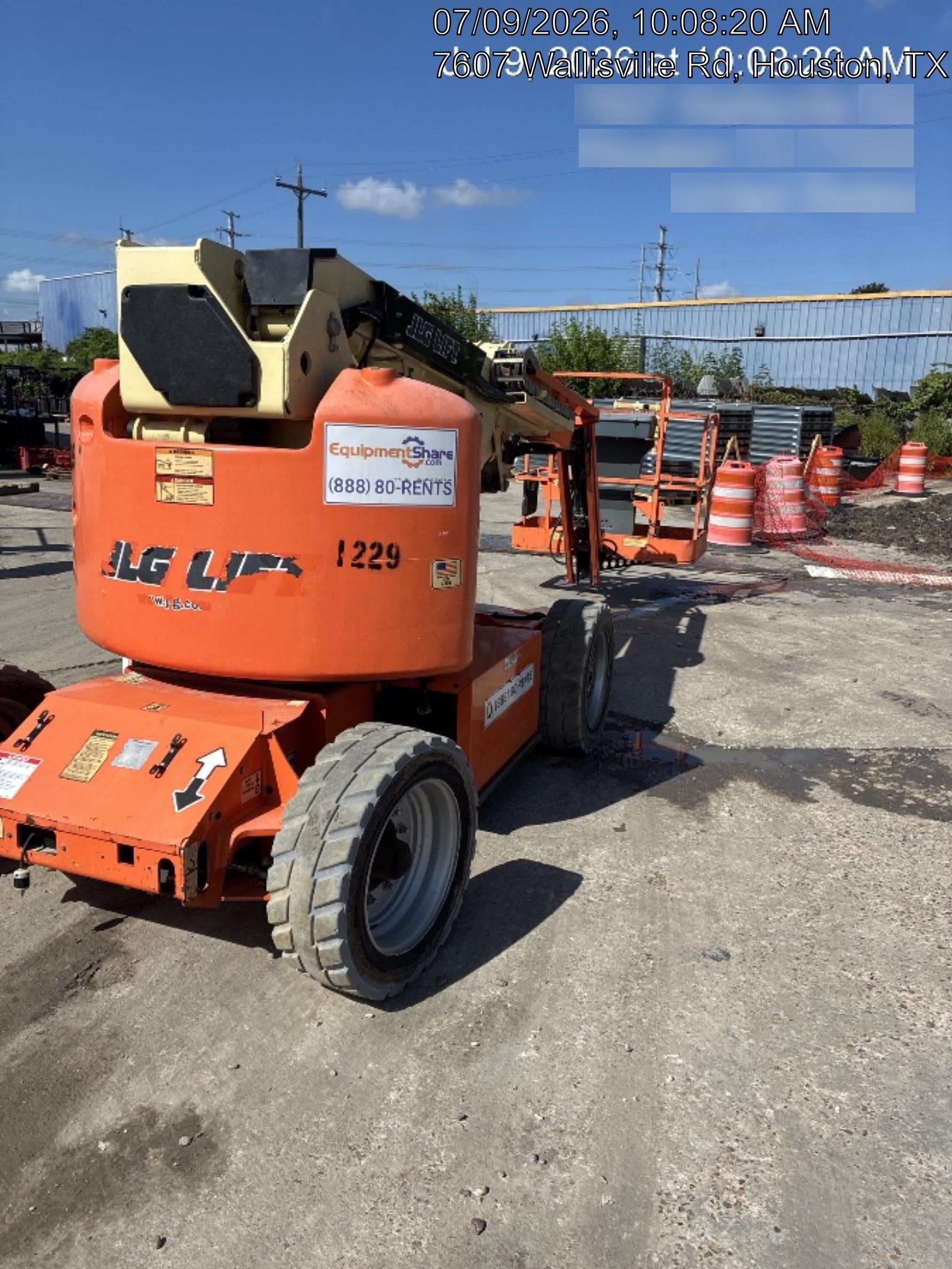 2016 JLG E450AJ