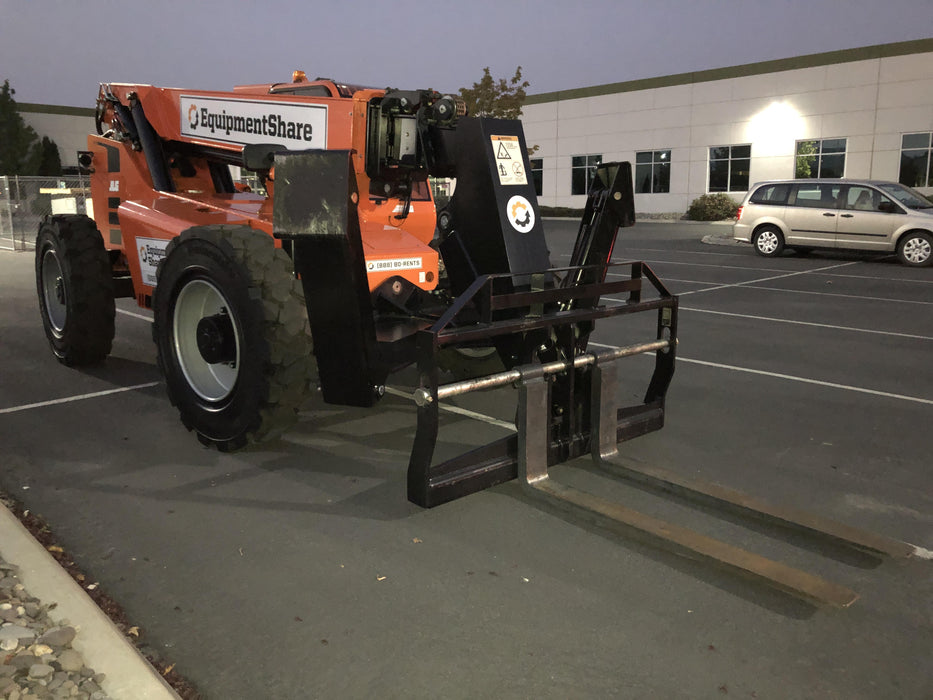 2020 Skytrak 10054 Cab/Heat/Air, Solid Tires, Work Lights, Beacon, Aux Hydraulics, Back up Alarm, Lifting Eye, ES Decals