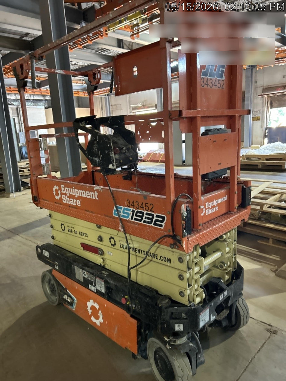 2023 JLG ES1932
