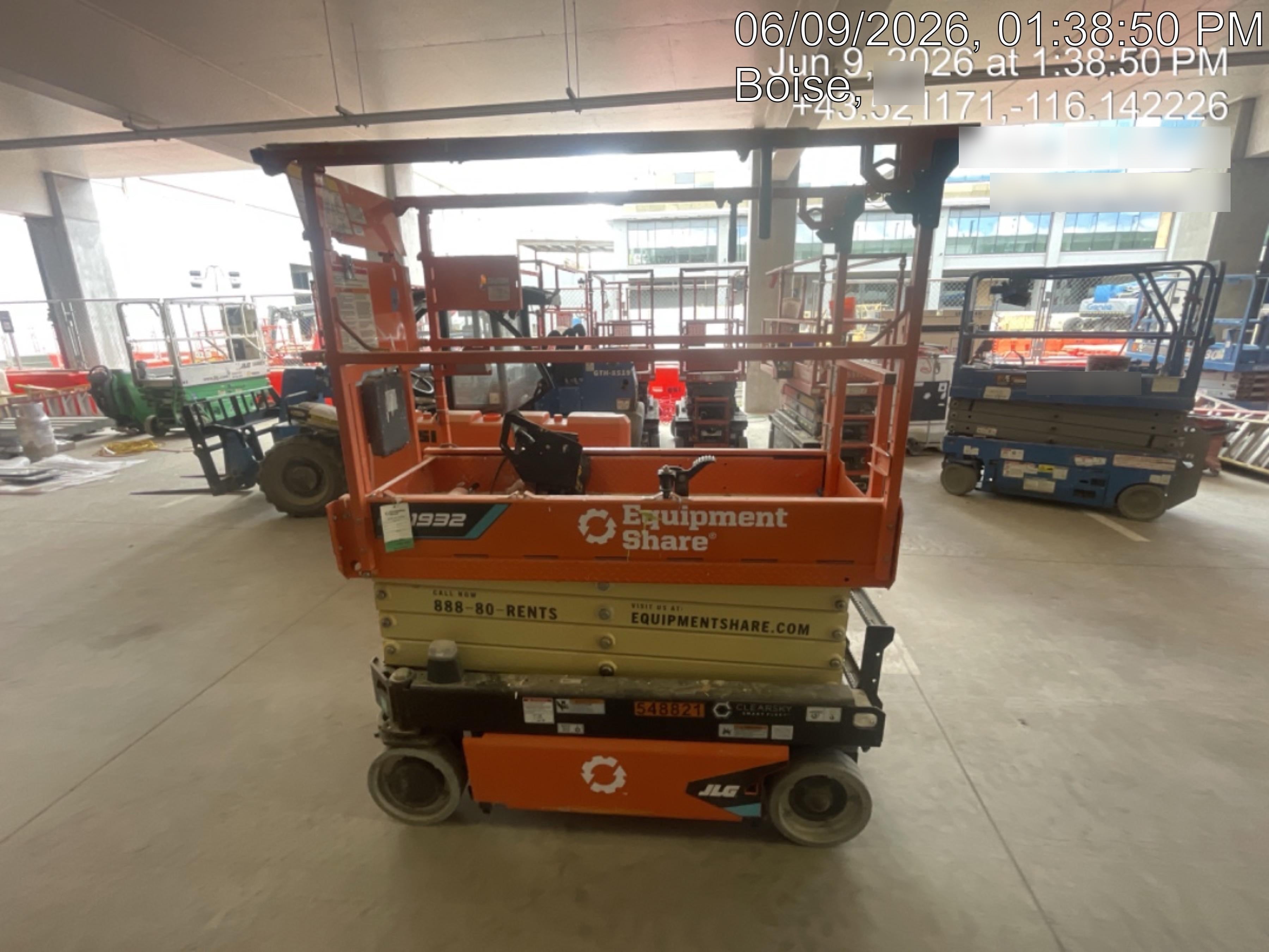 2025 JLG ES1932