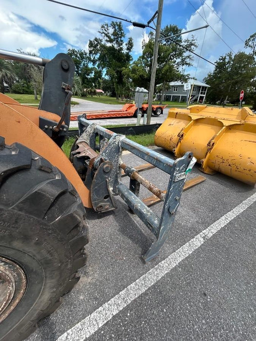 2018 Case 521G CLOSED CAB, JRB 416 STYLE HYD COUPLER