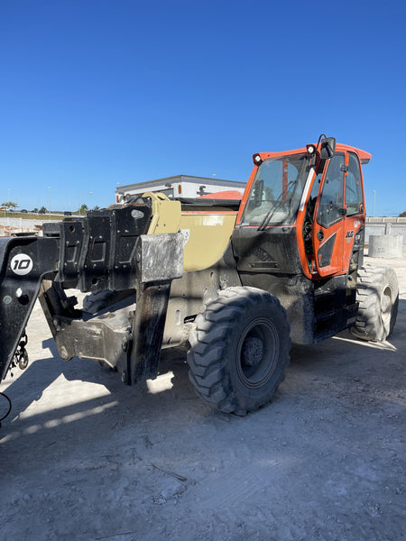 2022 JLG 1075