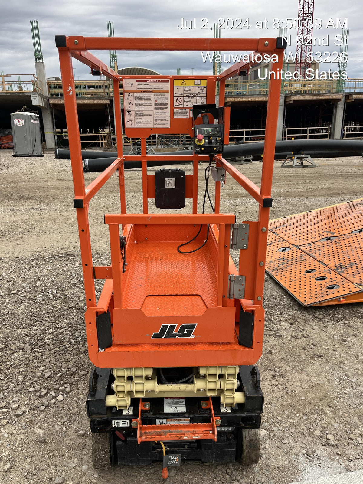 2022 JLG ES1330L