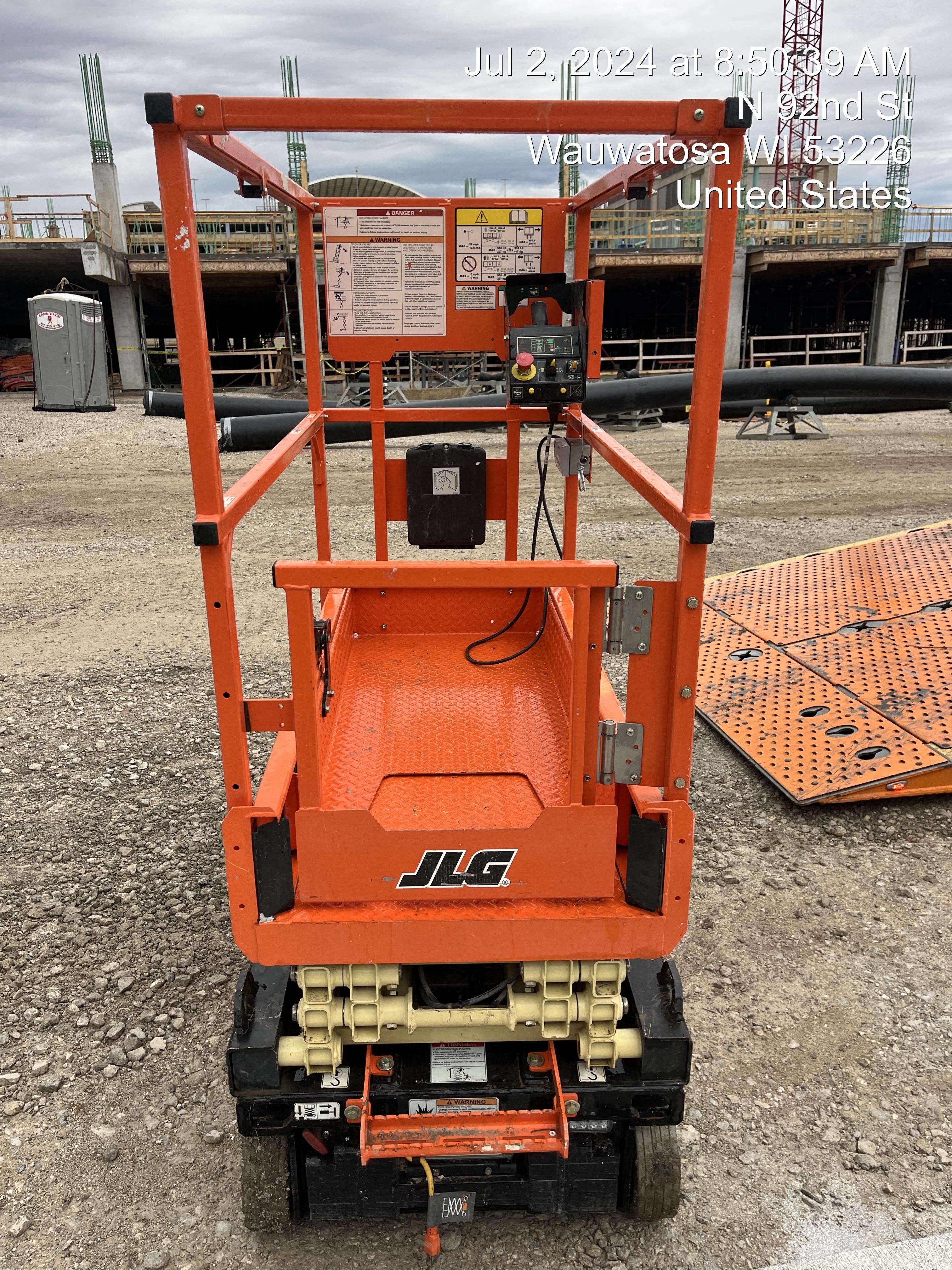 2022 JLG ES1330L