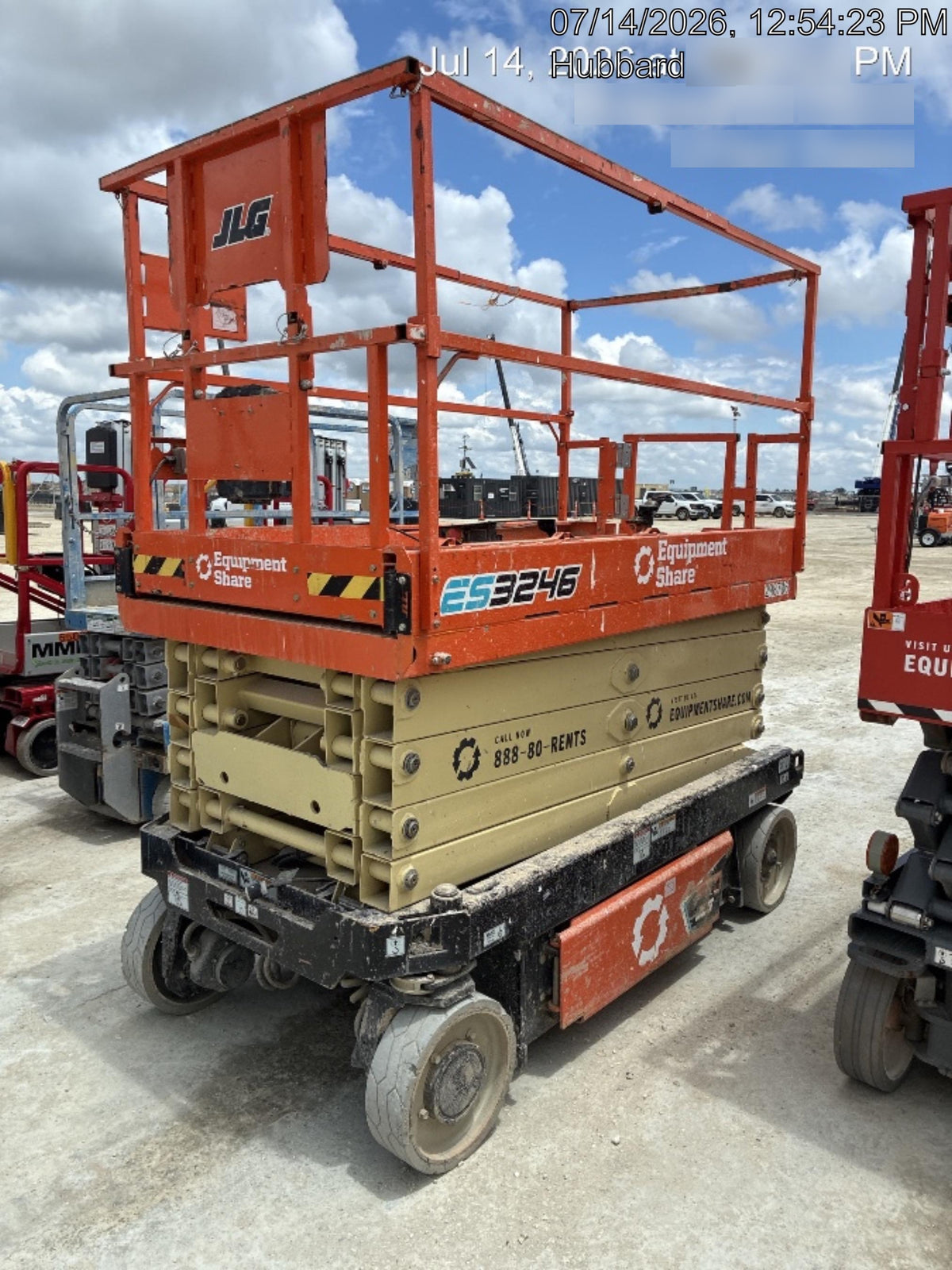2023 JLG ES3246