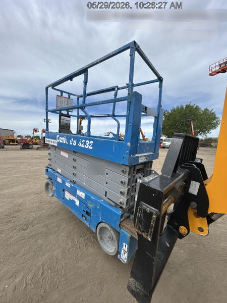 2018 Genie GS-3232 Genie GS-3232 w/Folding rails, Half height swing gate