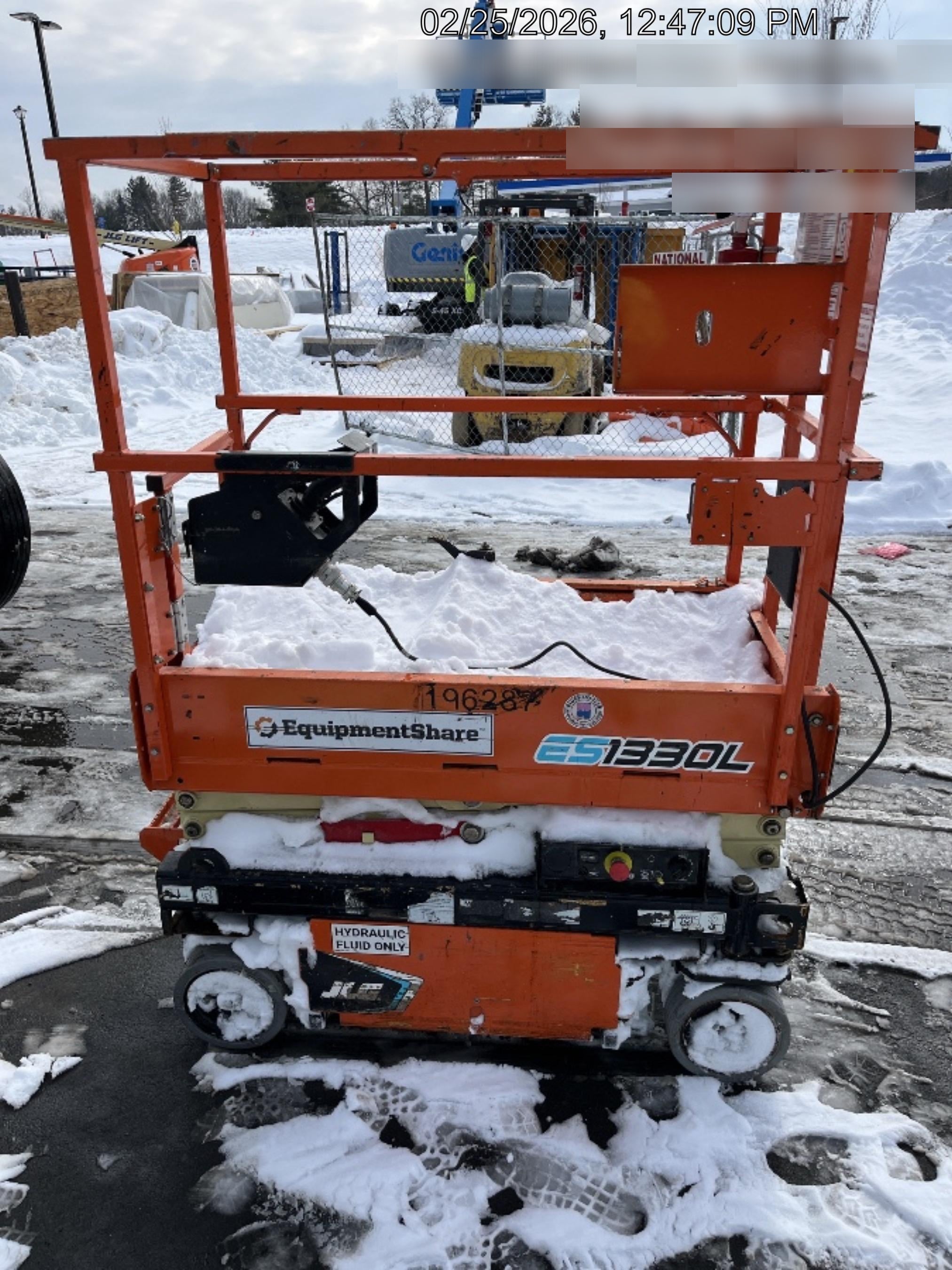 2021 JLG ES1330L