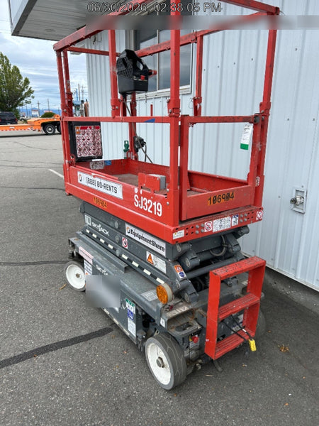 2020 Skyjack SJIII-3219 Solid NM Tires, Half height spring hinged entry gate, Dual Beacons, 800W Inverter