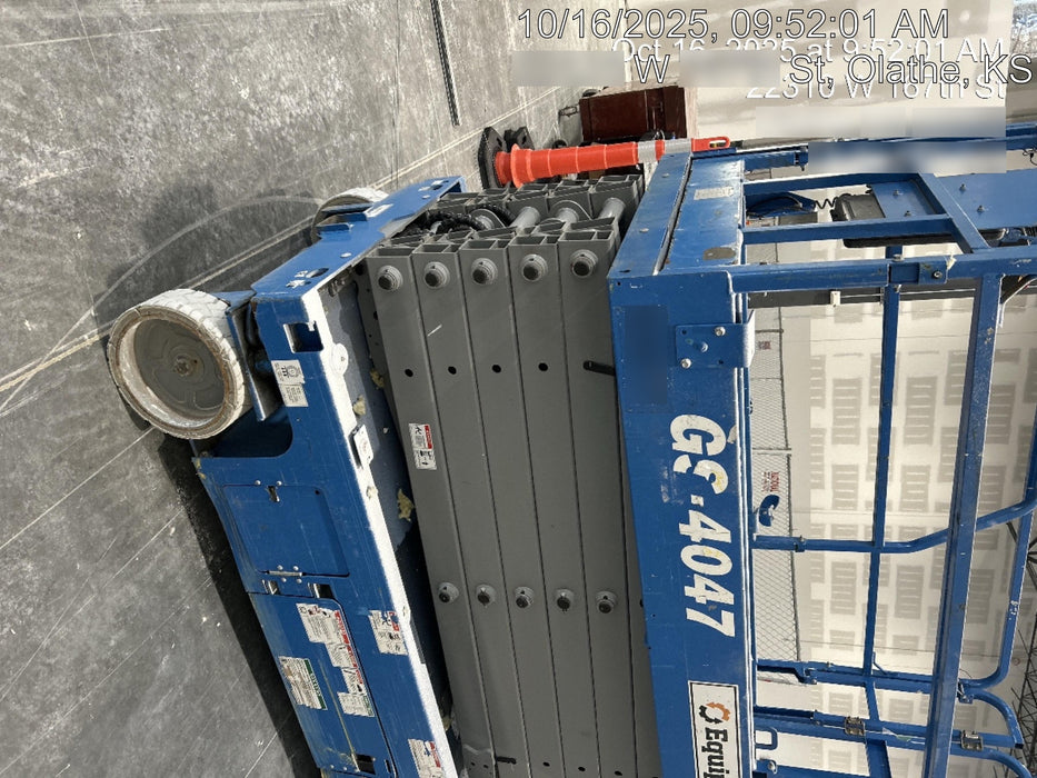 2019 Genie GS-4047 Folding rails with half height swing gate