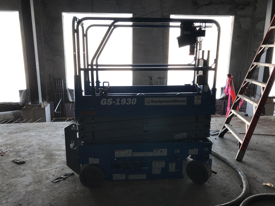 2019 Genie GS-1930 Fixed rails with chain Entry