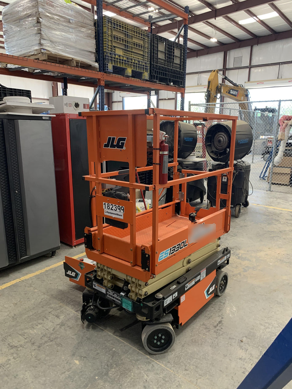 2021 JLG ES1330L