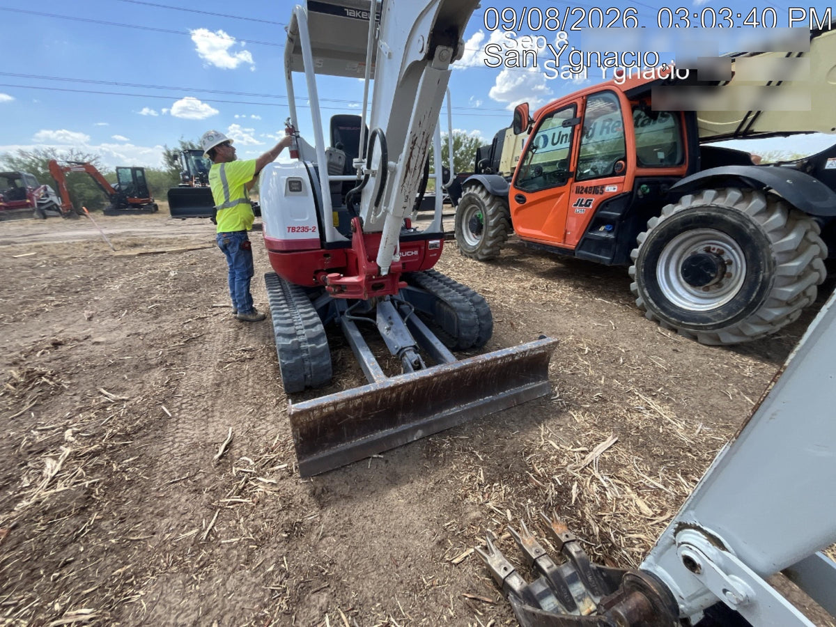 2024 TAKEUCHI TB235-2R