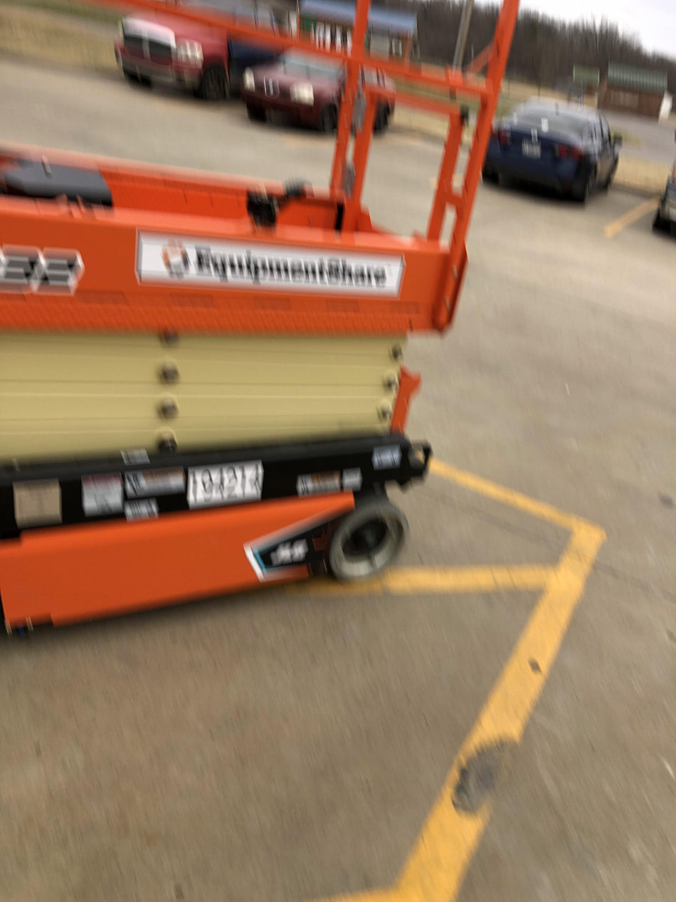 2021 JLG ES1932