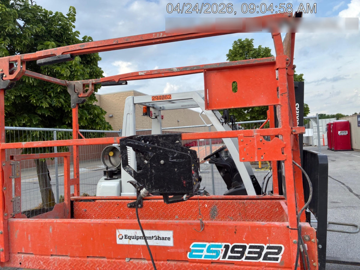 2022 JLG ES1932