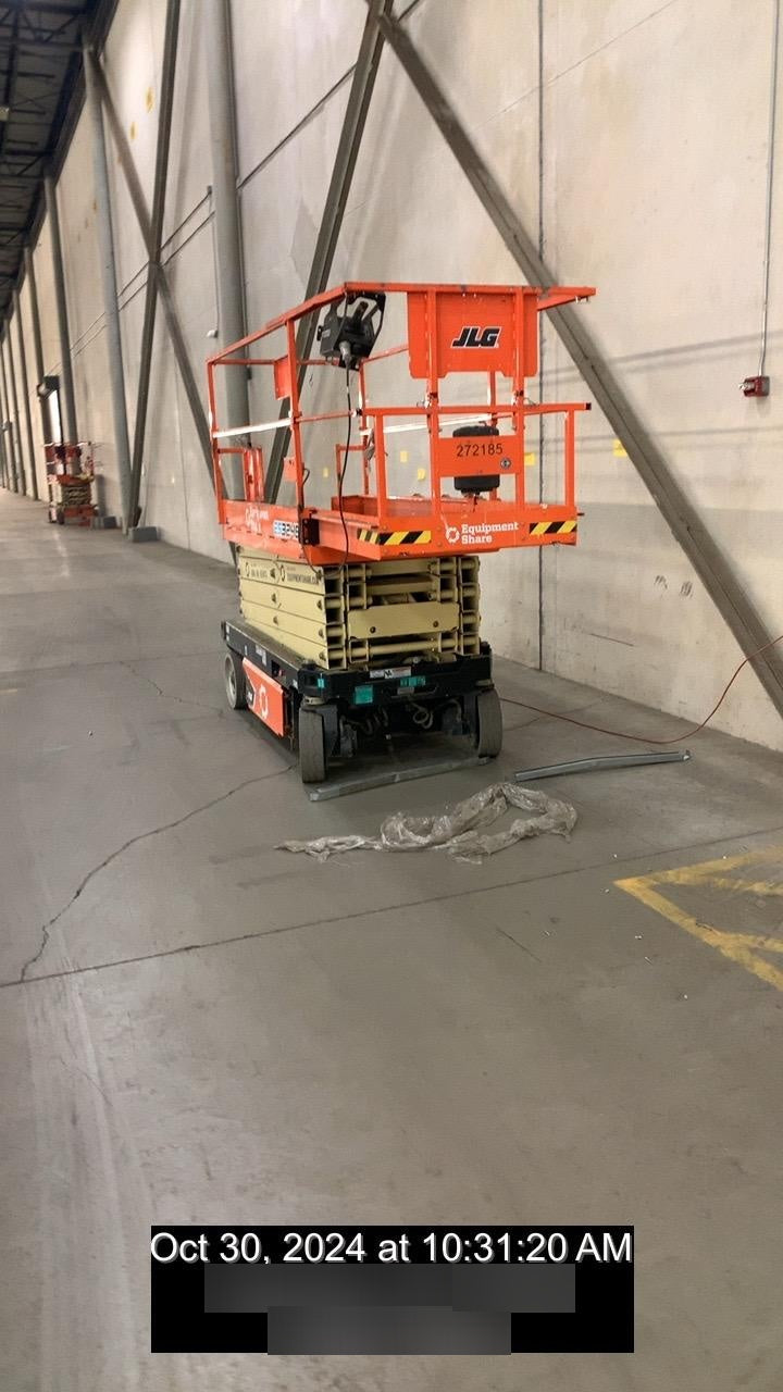 2022 JLG ES3246