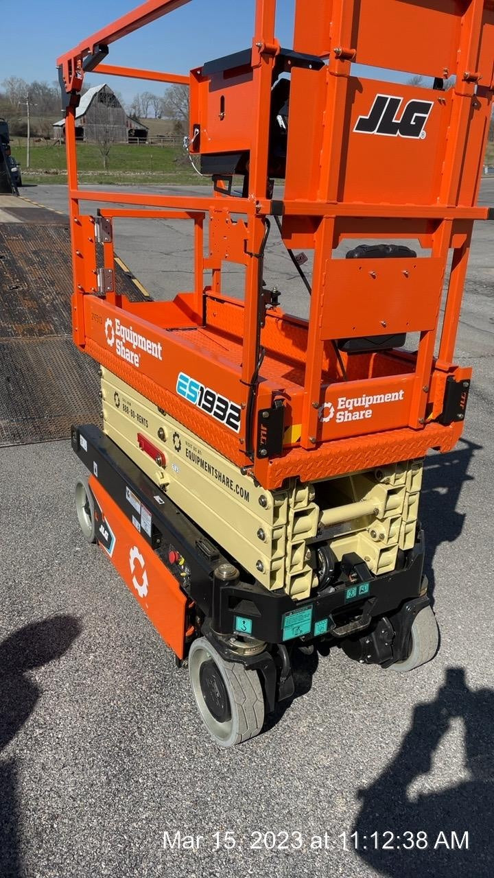 2023 JLG ES1932