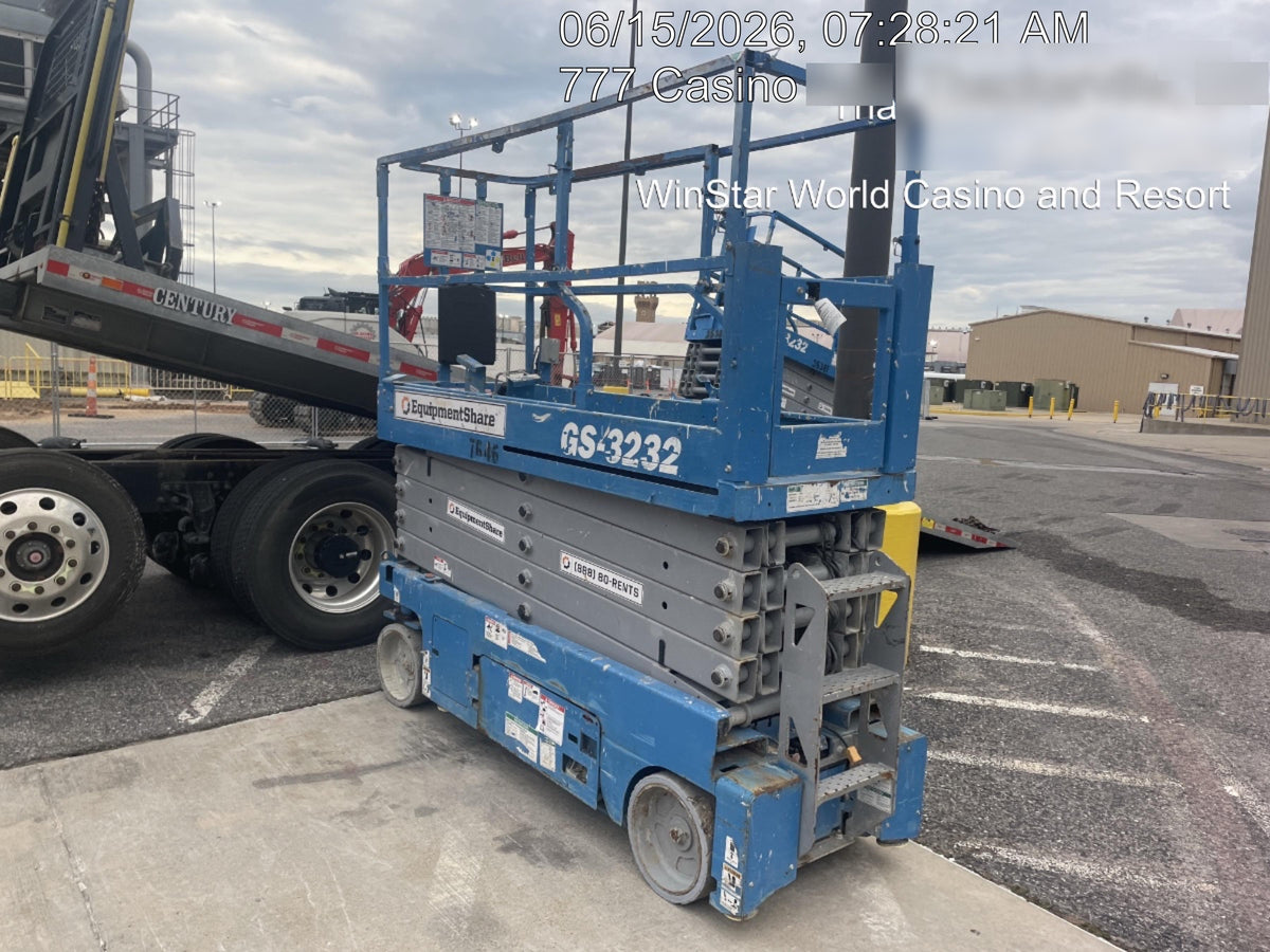 2017 Genie GS-3232 Genie GS3232 Lift w/Folding Rails and Swing Gate
