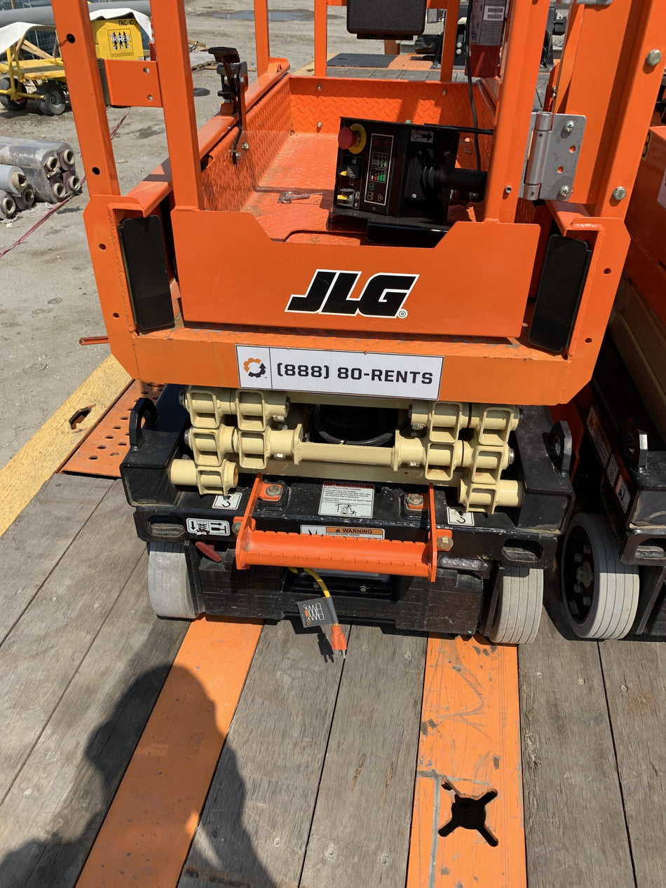 2022 JLG ES1330L