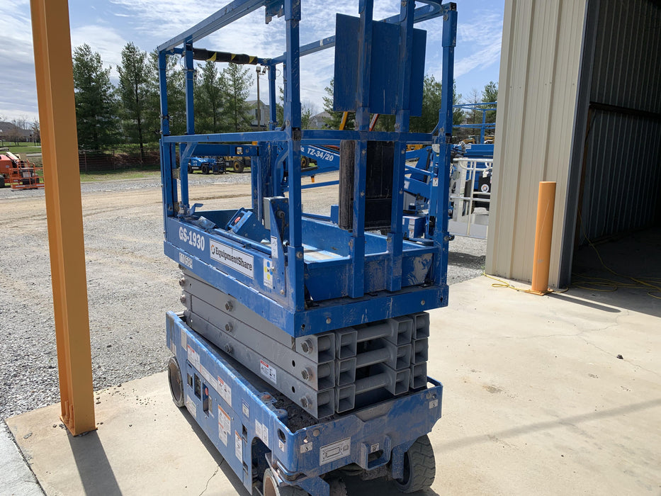 2020 Genie GS-1930 Solid Non Marking Tires, Beacon, Folding rails with half height swing gate
