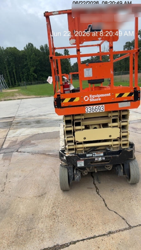 2023 JLG ES3246