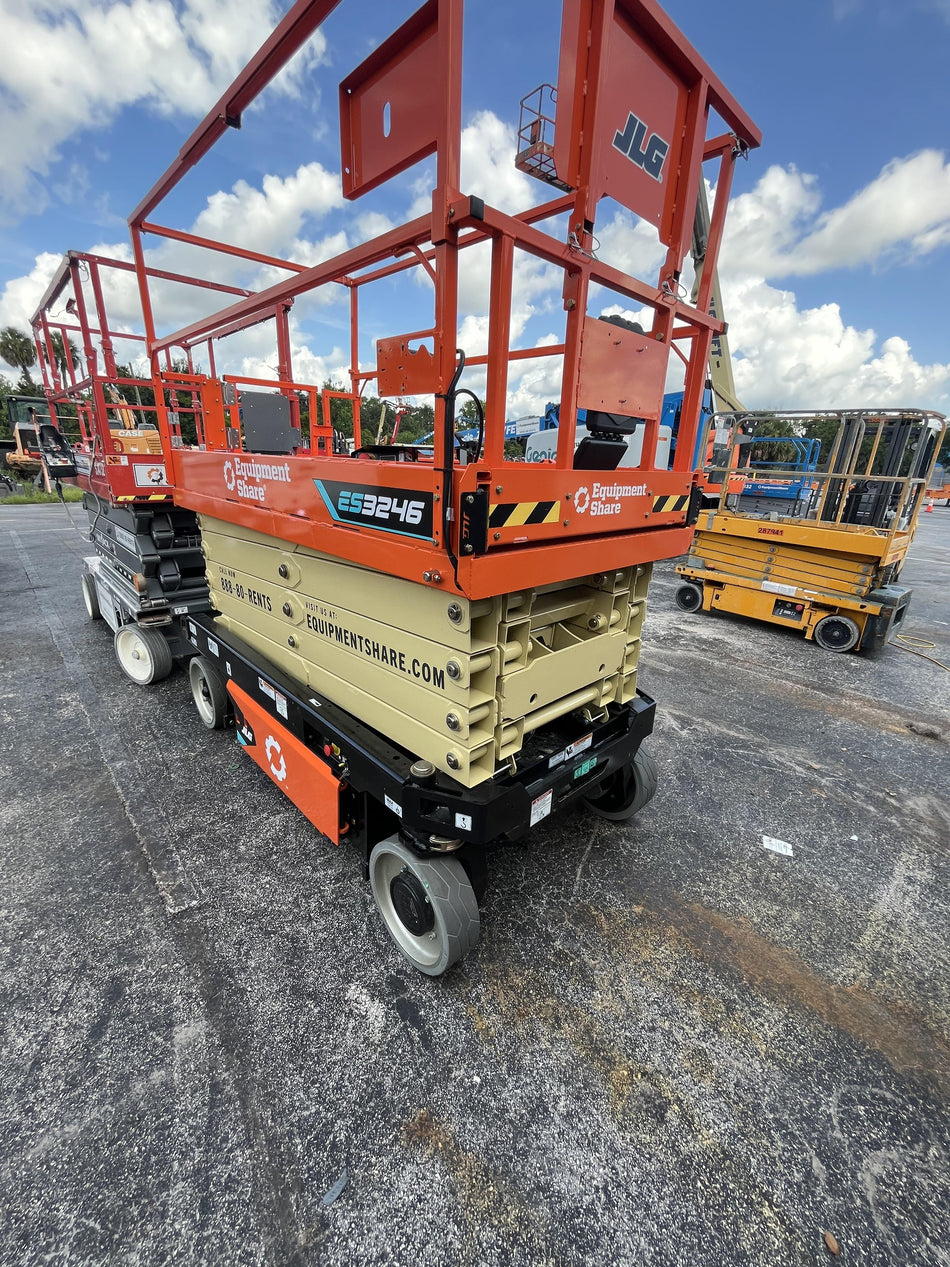 2025 JLG ES3246