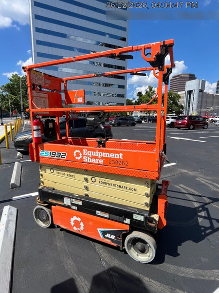 2022 JLG ES1932