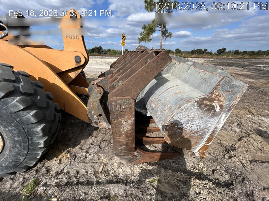 2016 Case 821F CLOSED CAB, JRB 418 STYLE HYD COUPLER
