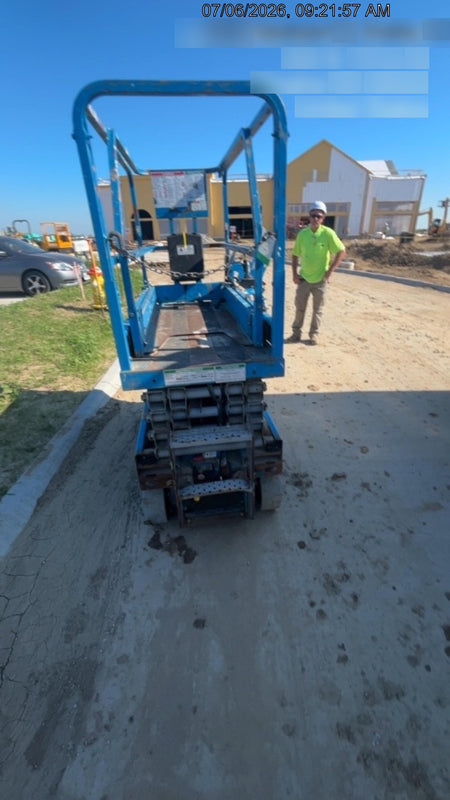 2017 Genie GS-1930 Genie GS-1930 Lift w/Fixed Rail and Chain Entry