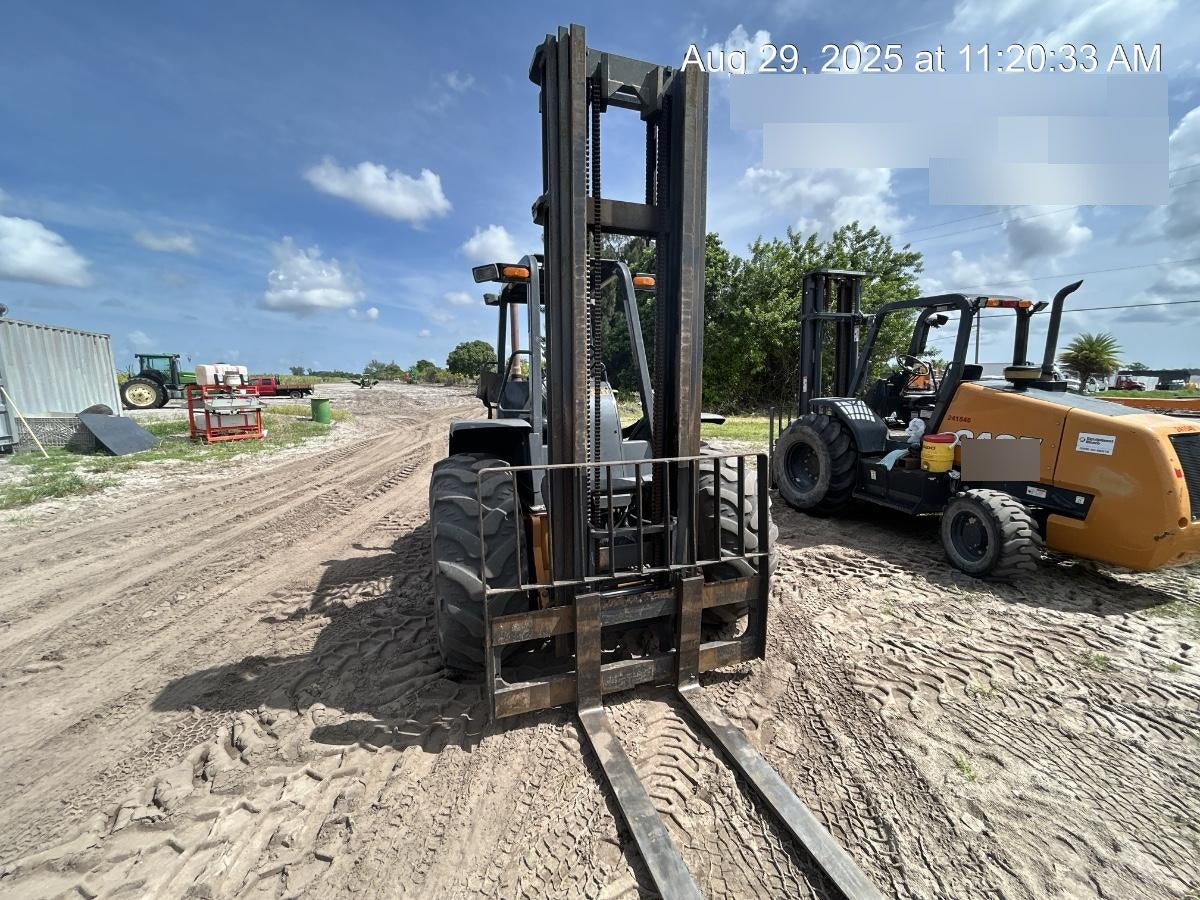 2017 CASE 586H
