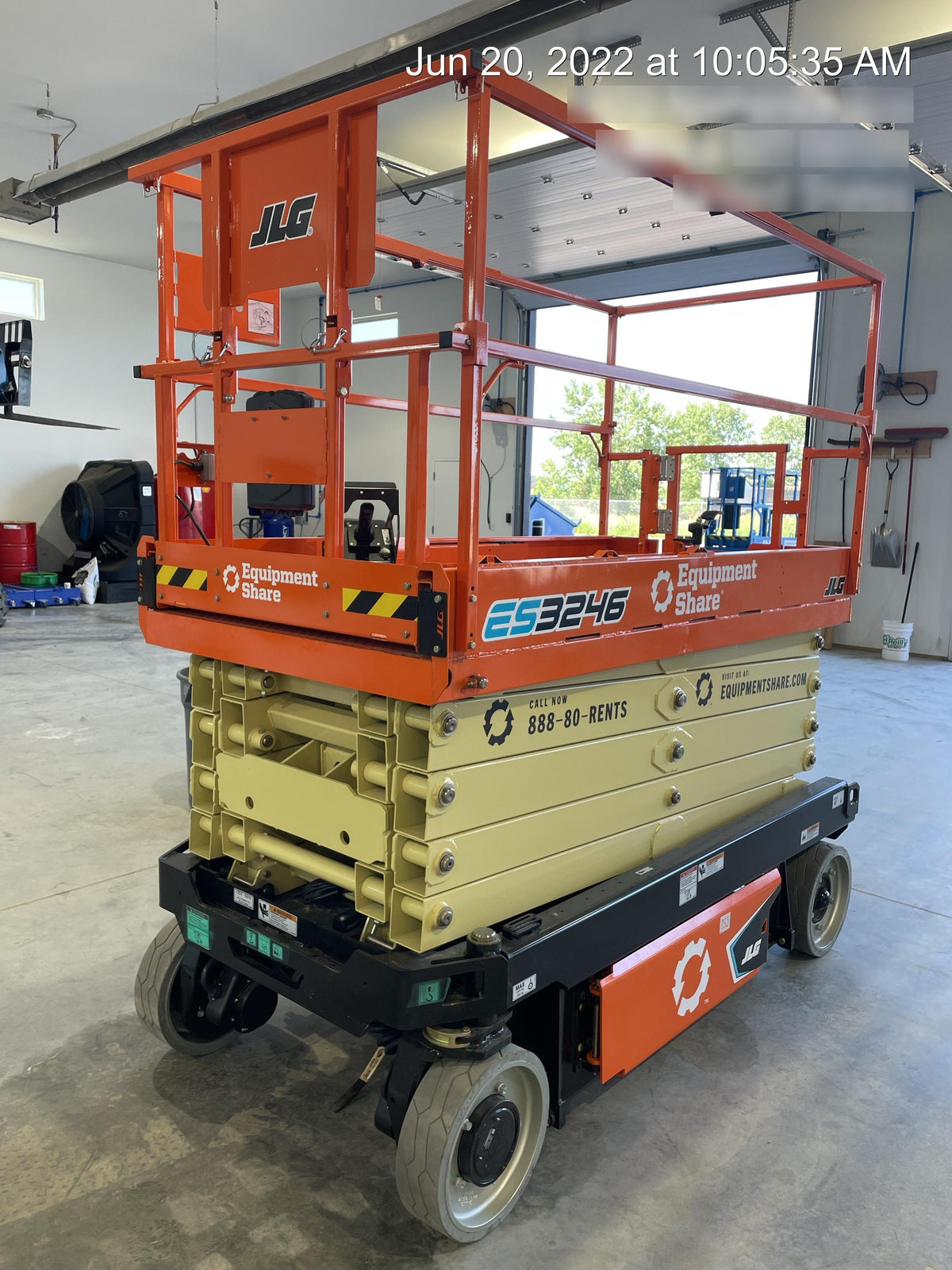 2022 JLG ES3246
