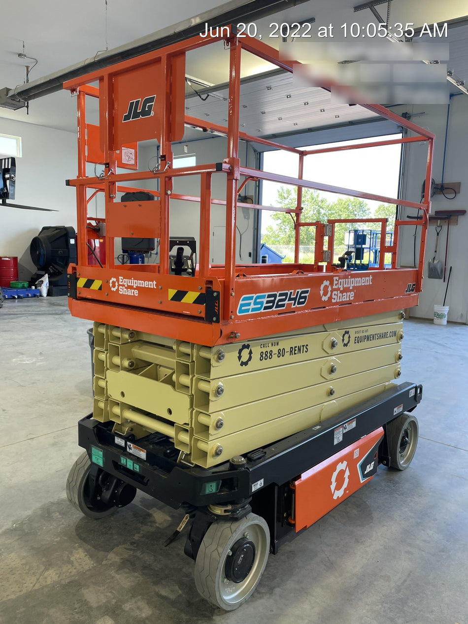 2022 JLG ES3246