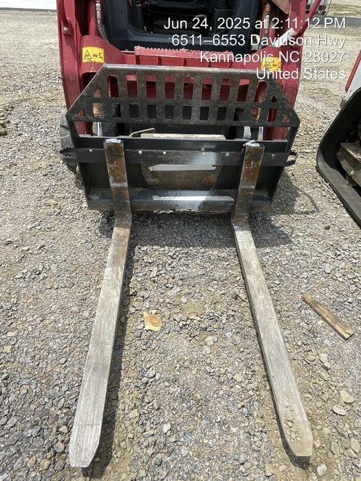 2025 JOHN DEERE 48" Pallet Forks - John Deere