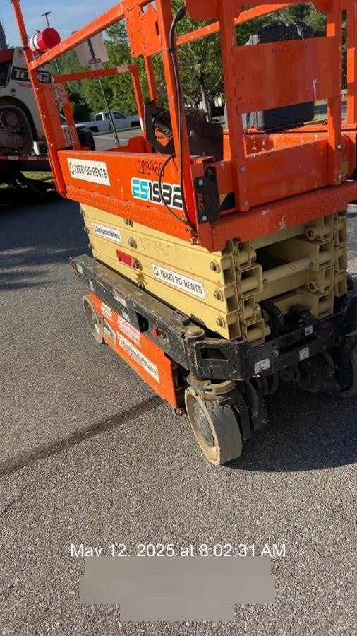 2022 JLG ES1932