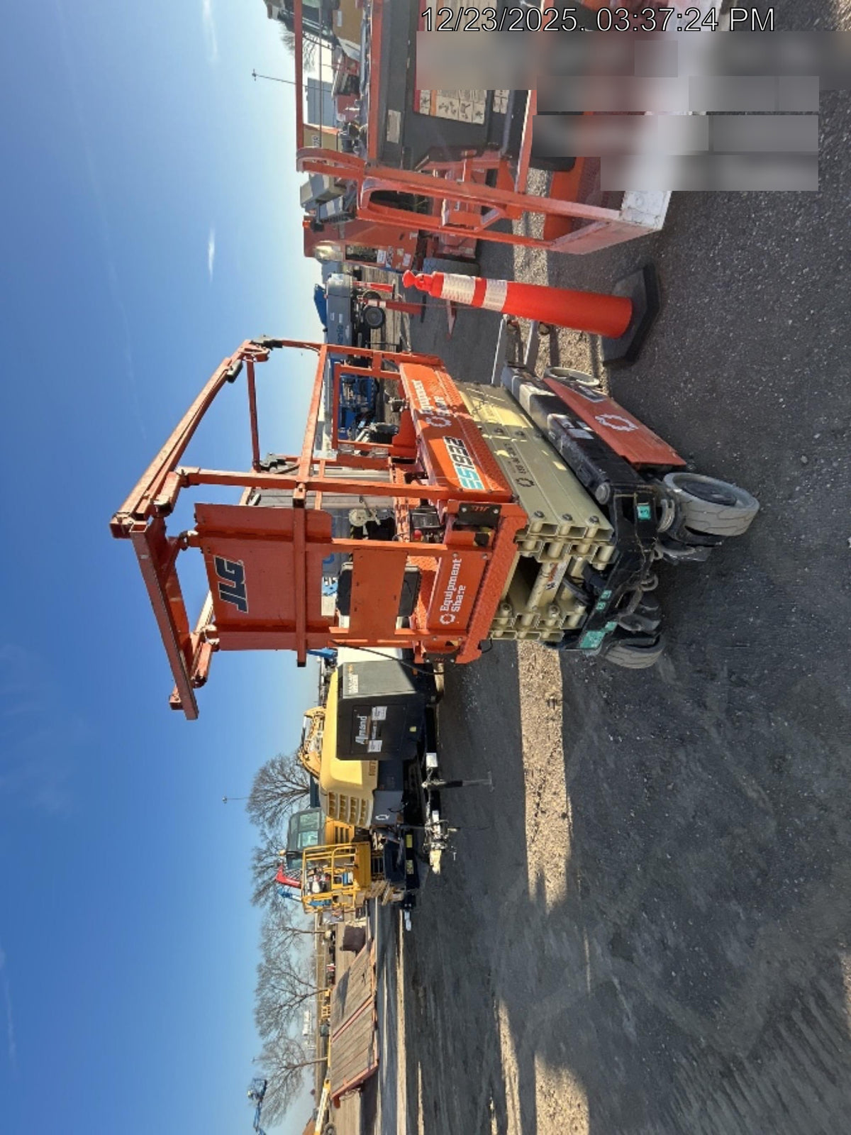 2022 JLG ES1932