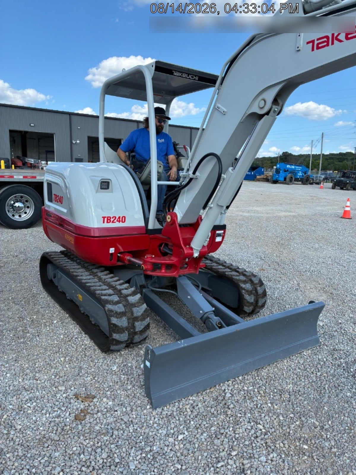 2023 TAKEUCHI TB240R