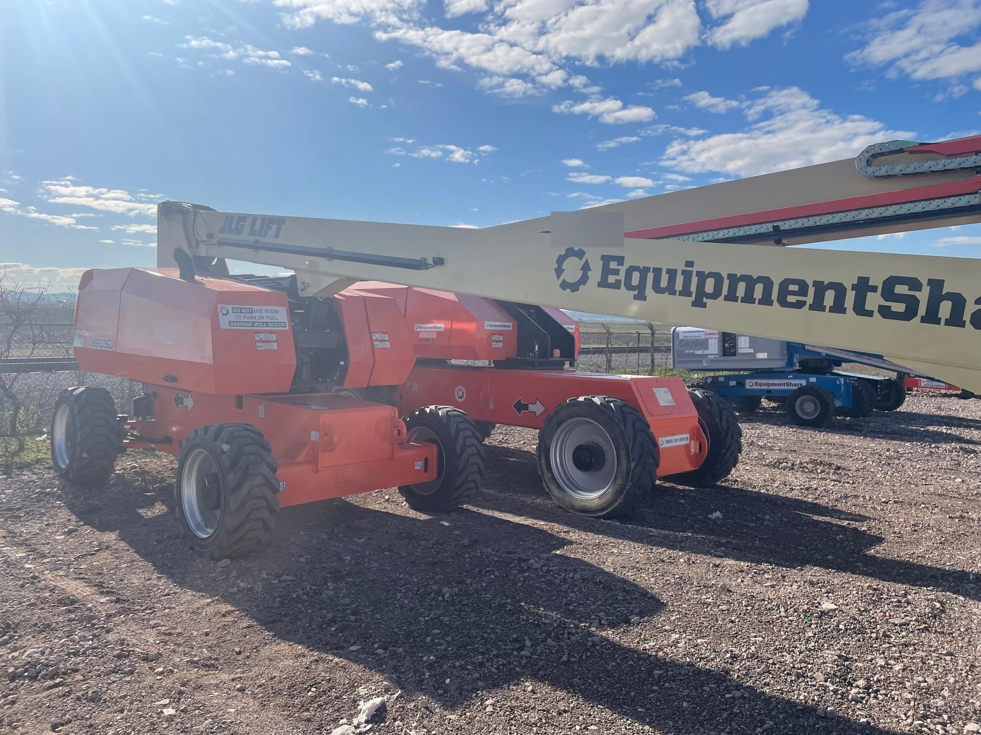 2023 JLG 860SJ