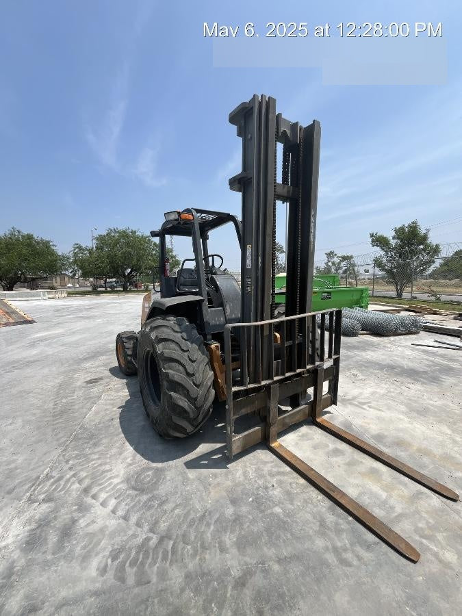2019 CASE 588H