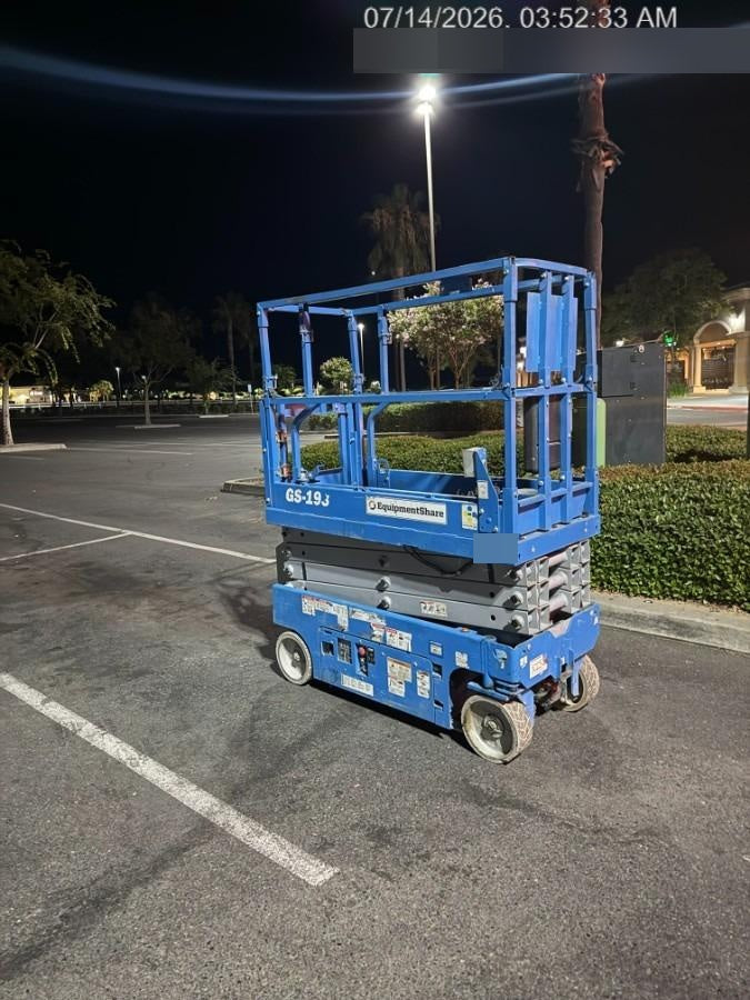2020 Genie GS-1930 Solid Non Marking Tires, Beacon, Folding rails with half height swing gate, 800W Inverter