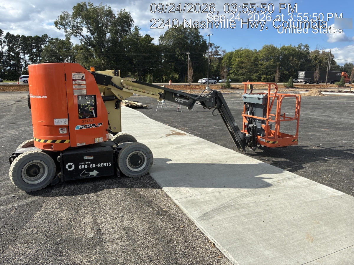 2023 JLG E300AJP
