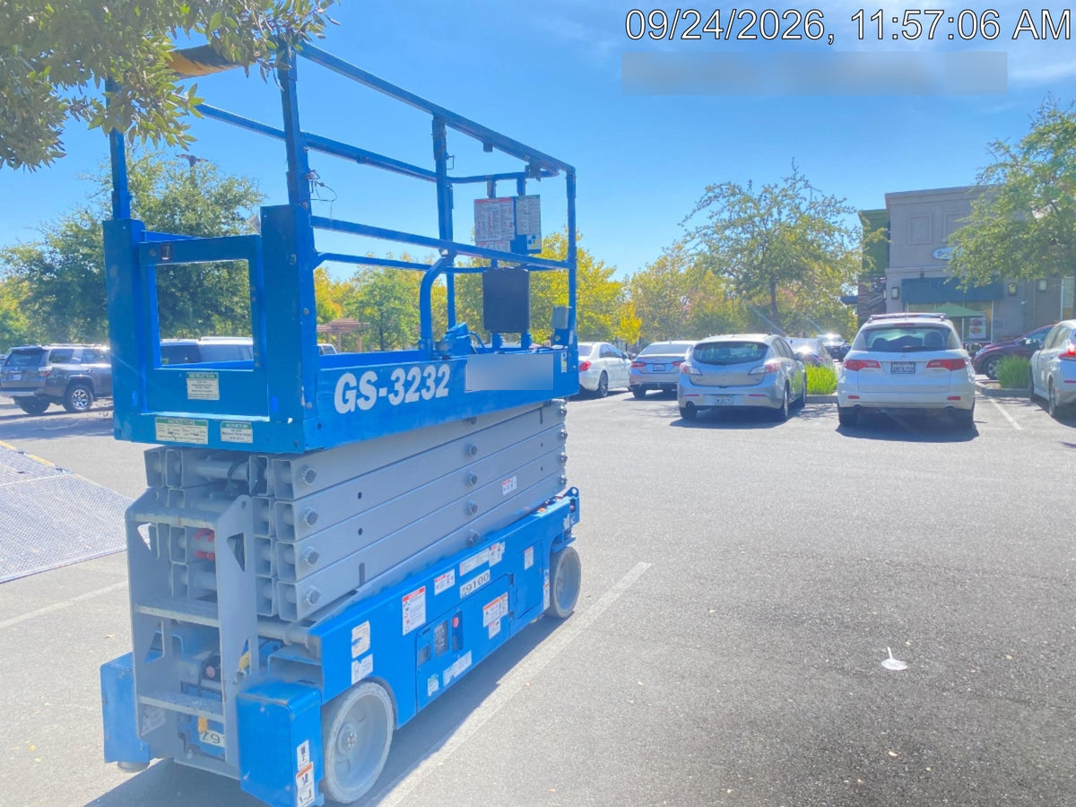 2020 Genie GS-3232 Standard, Folding half height swing gate, 800W Inverter
