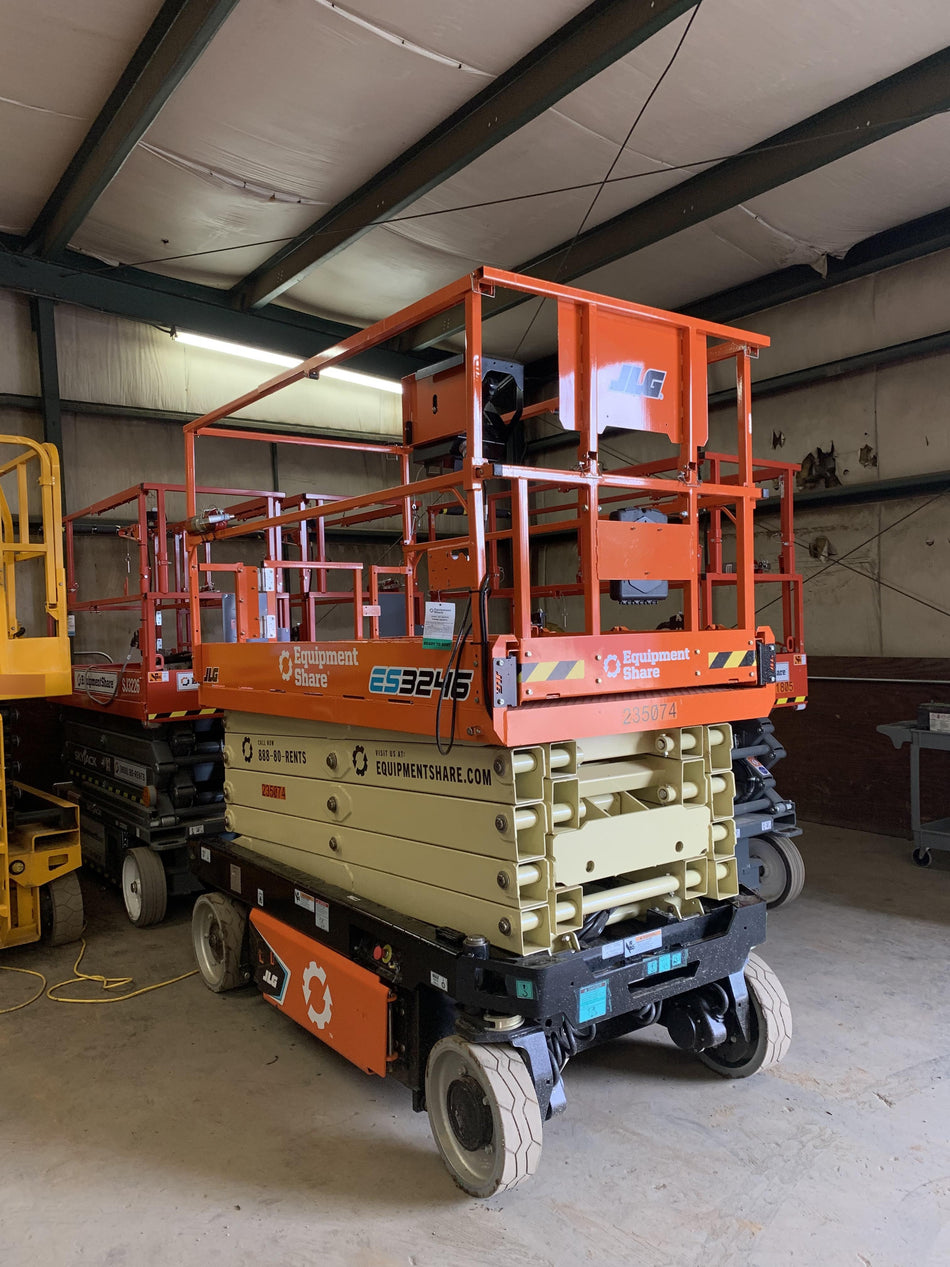 2022 JLG ES3246
