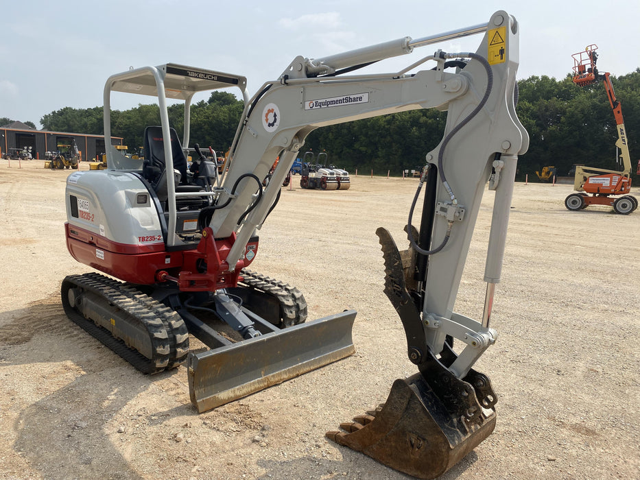 2021 TAKEUCHI TB235-2R