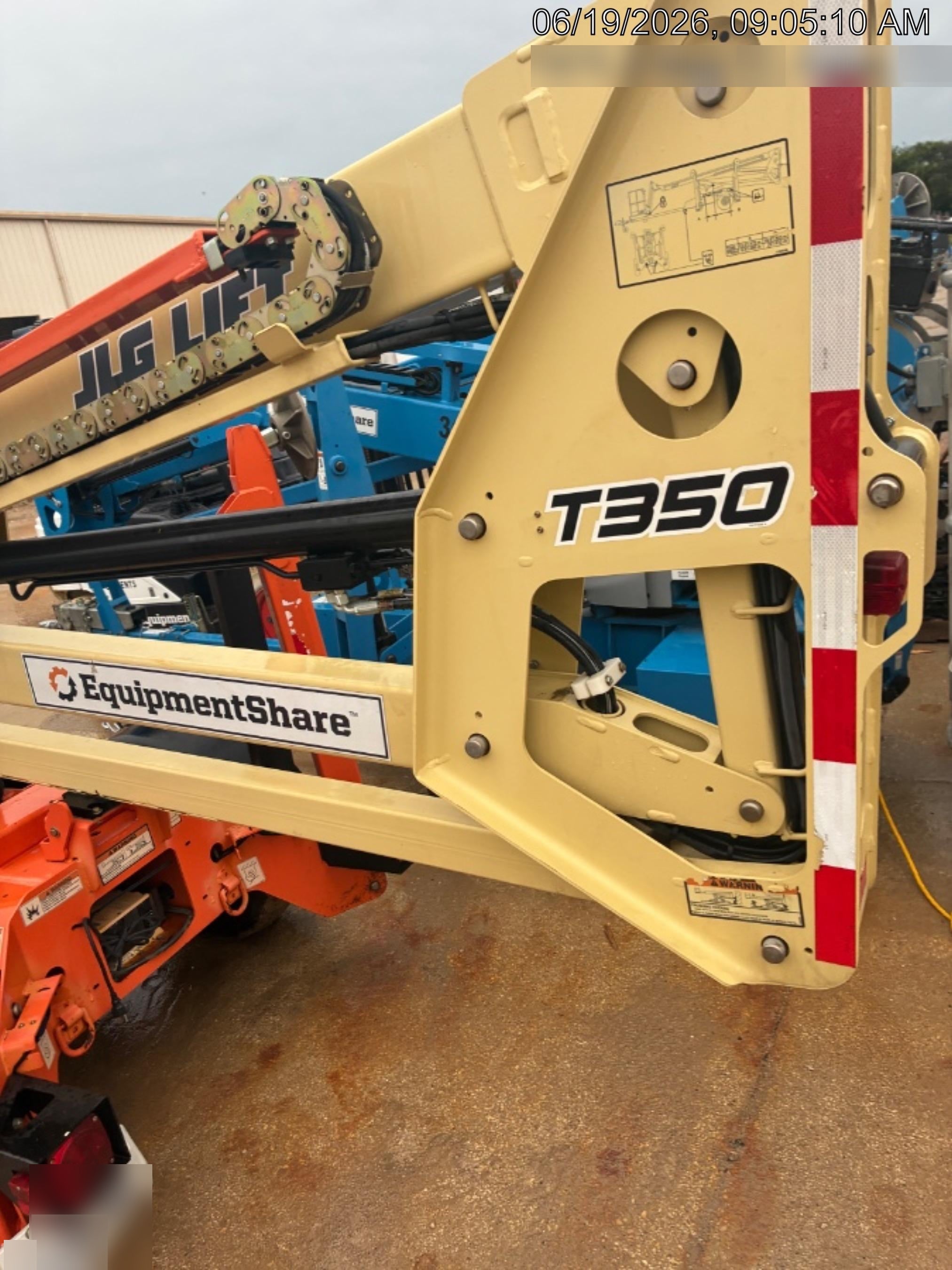 2022 JLG T350