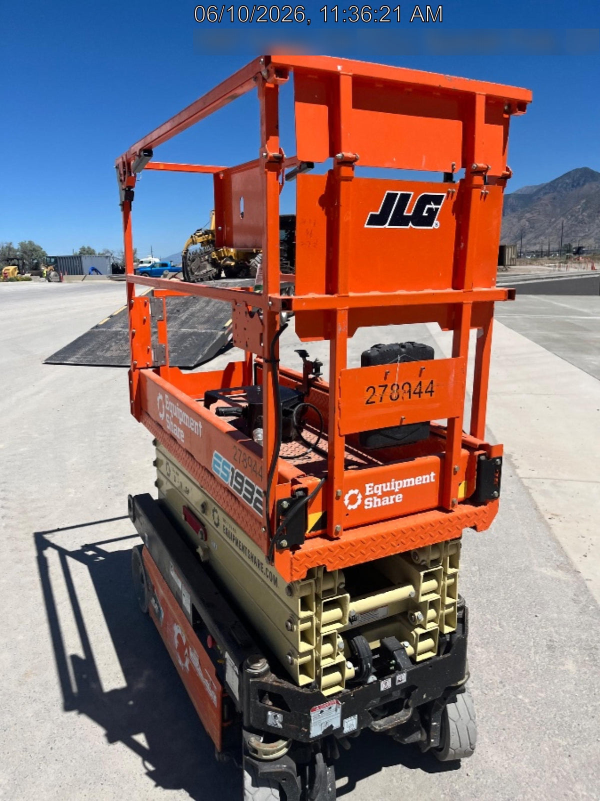 2022 JLG ES1932