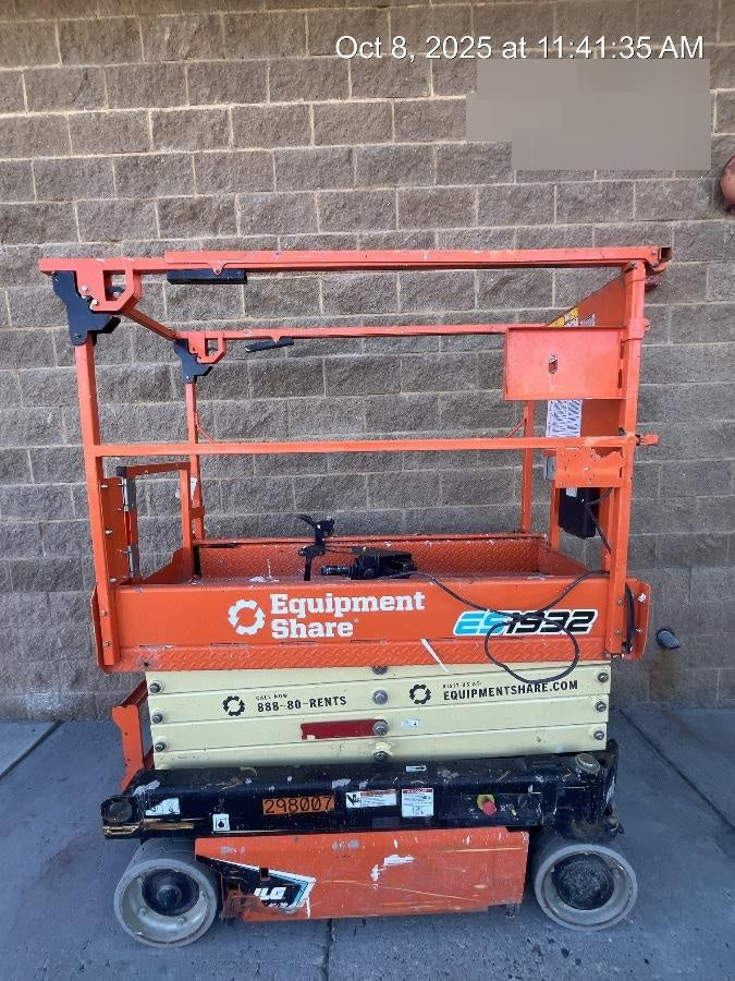 2023 JLG ES1932