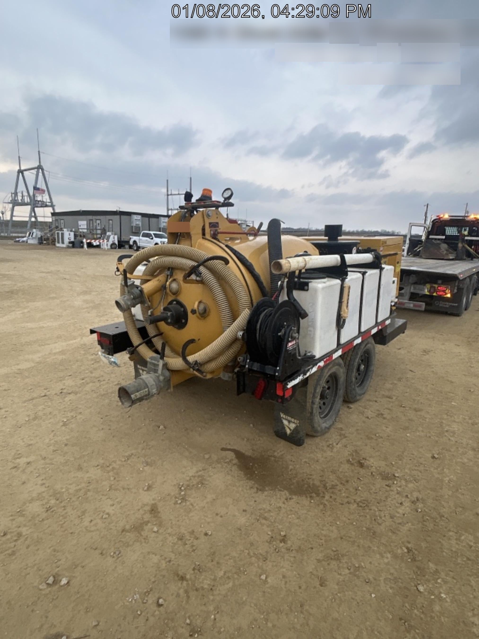 2022 Vac-Tron LP573XDT T4 Koehler Diesel Engine, 500 Gallon Debris Tank, x2 100 Gallon Water Tanks