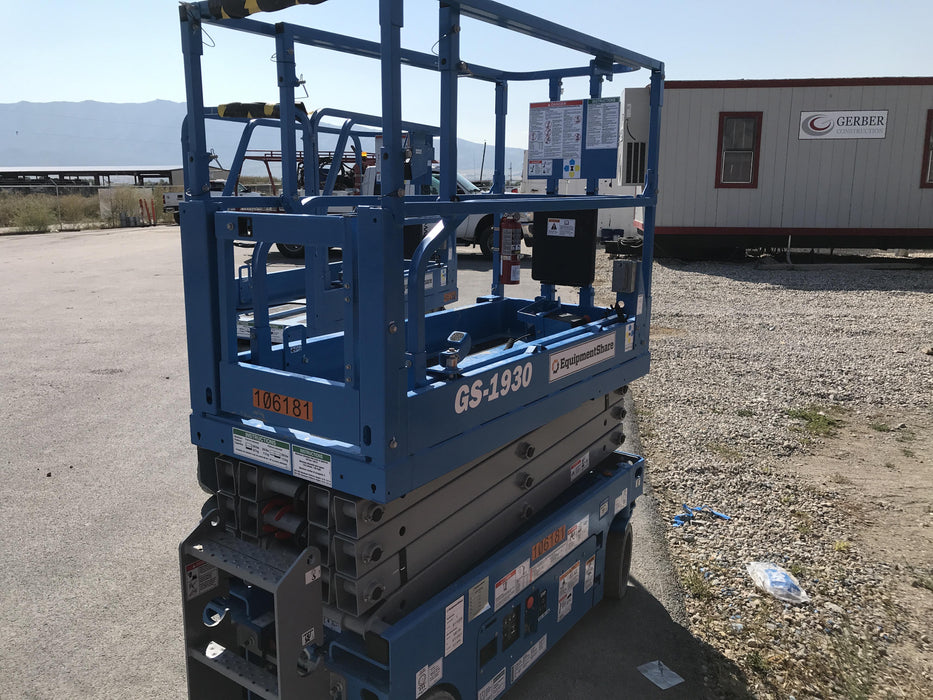 2020 Genie GS-1930 Solid Non Marking Tires, Beacon, Folding rails with half height swing gate, 800W Inverter
