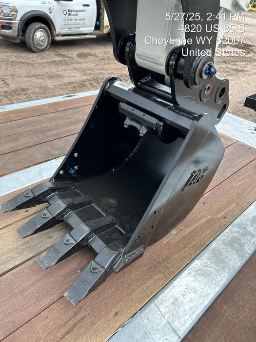 2025 TAKEUCHI 18" HD Bucket - Takeuchi