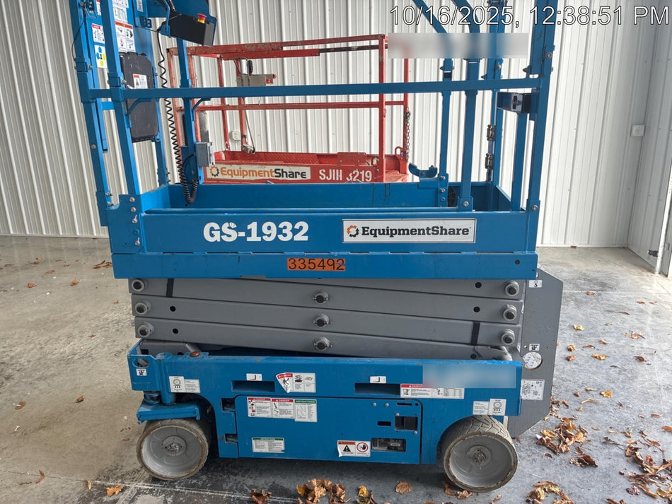 2023 GENIE GS-1932