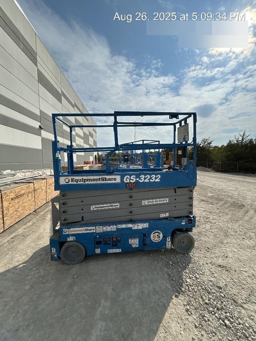 2018 Genie GS-3232 Genie GS3232 Lift w/Folding Rails and Swing Gate